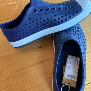 NEW!  Native shoes Size W6/M4 Color Regatta Blue